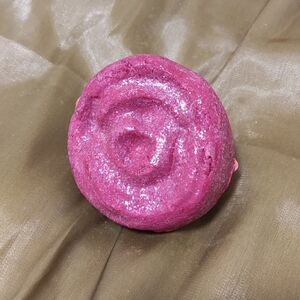 Lush rose jam bubbleroon bubble bar
